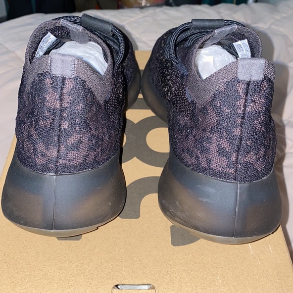 Yeezy 380 Onyx - Picture 5 of 6